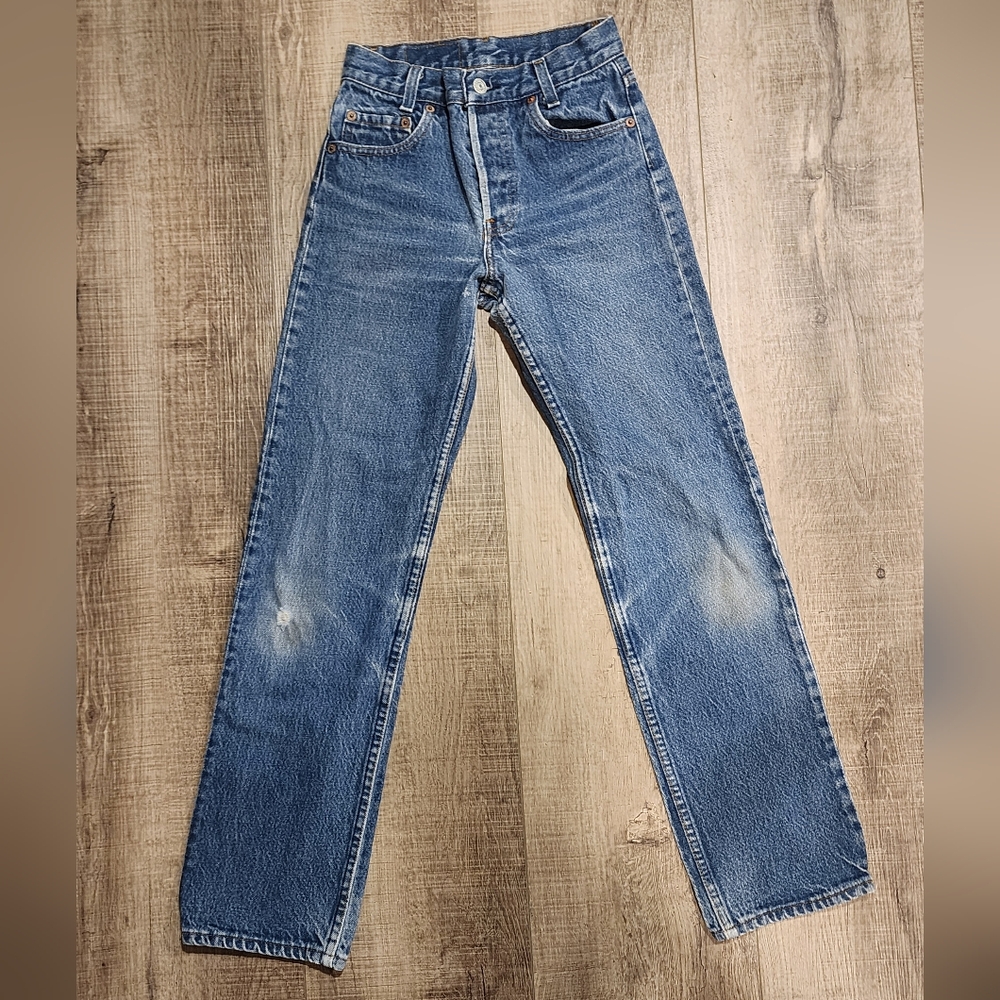 Vintage Levi’s 701 - 0117 Jeans in Size Vintage 26 Modern 00